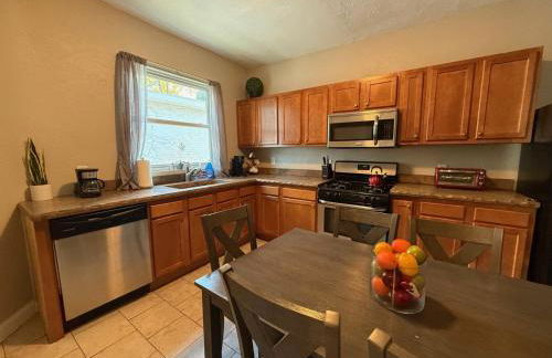 Urban Oasis 4BR Industrial Apartment - Foto 14