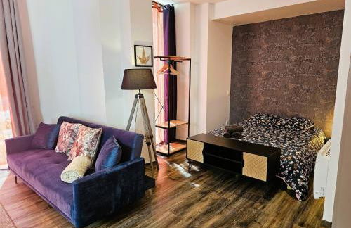 Mitrons - Apt B - Photo 1