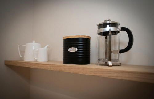 Spacious 5BR Home Near New Forest & Coast - Parking - Sleeps 10 - Photo 7