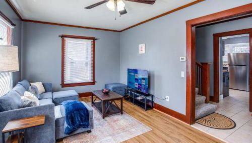 Spacious Home with In-Unit Laundry, Parking, 1GB WiFi, & Patio Deck - Foto 3