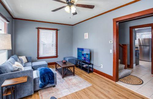 Spacious Home with In-Unit Laundry, Parking, 1GB WiFi, & Patio Deck - Foto 3