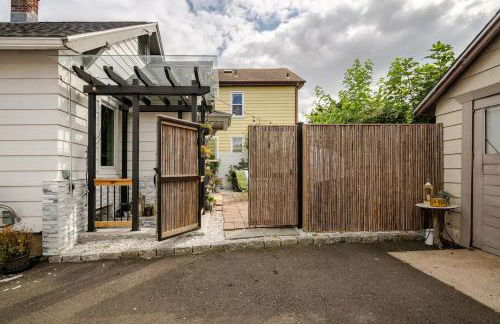 Gem by the water with firepit & all fenced backyard 2 Bedrooms - Photo 23