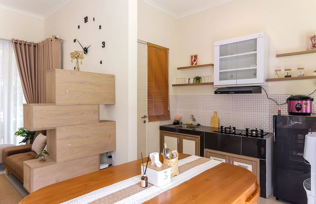 Calma Edelweiss Villa Lawang Malang - Photo 14