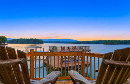 North Shore Lake - Lakefront Escape, Dock Access and Mountain Views! - Photo 2