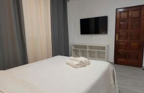 Bajo Capital Con Terraza y Aparcamiento Privado - Foto 4