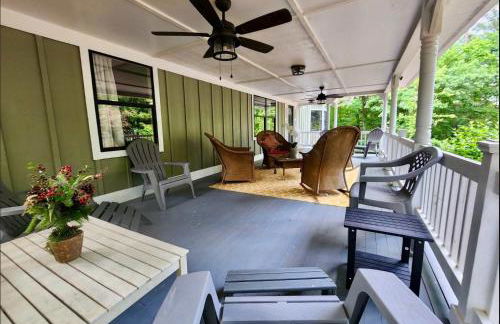 Large Hillside Retreat with Pool and Hot Tub - Foto 52