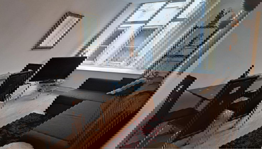 City-center Flat Sleeps 4 With Balcony - Foto 1, Imagen principal