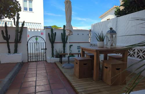 The Lemon Tree by the Sea - Photo 52