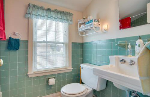 Walk to Beach Chatham Gem with Ocean-View Sunroom! - Foto 15