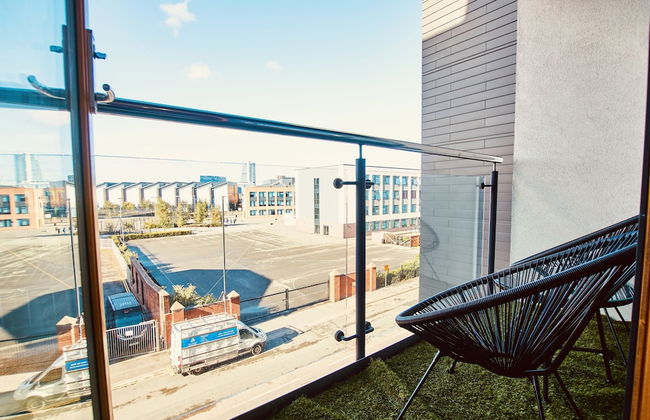 Deluxe City Centre Apt Balcony & View & Free Parking - Photo 34