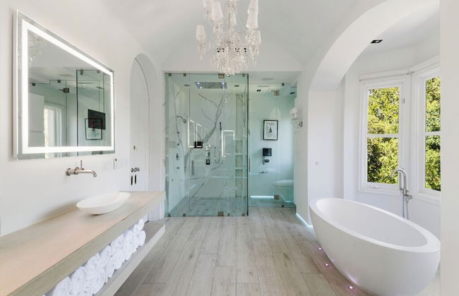 Carolwood - Modern Tuscan Villa With Rolling Lawns and Loggia in Holmby Hills - Photo 31