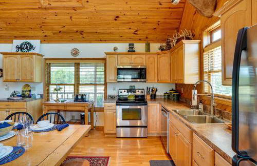 Pet-Friendly Vienna Cabin with Screened-In Porch! - Photo 10