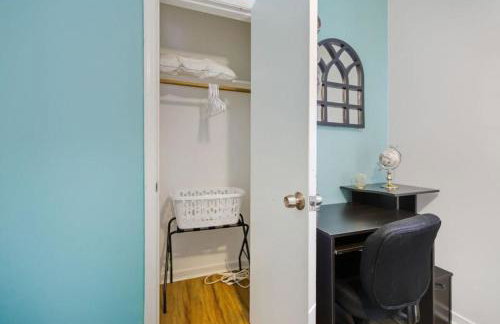 Next Stop! Comfort! 3 BR Near Amtrak Station! - Foto 14