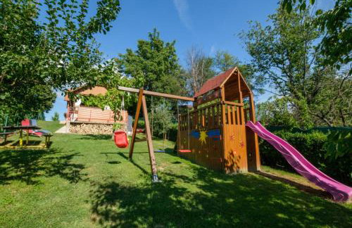 Rustic Cottage With Heated Pool - Happy Rentals - Foto 49