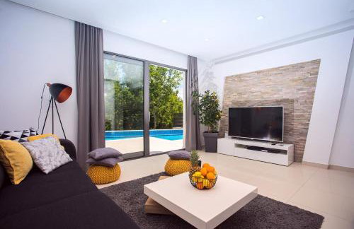 Villa Zora -luxurious villa with heated pool, sauna, 4 bedrooms, 10 persons max - Photo 8