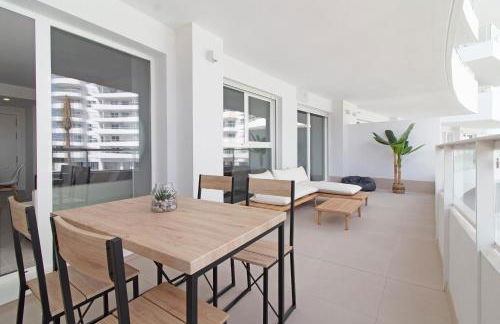 Global Properties, Apartamento con terraza y vistas a la piscina en Gran Canet - Photo 7