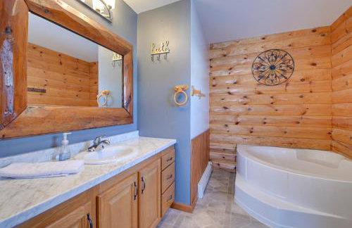 Steps From Lake George! 8-Acre Home with Dock Access - Foto 10