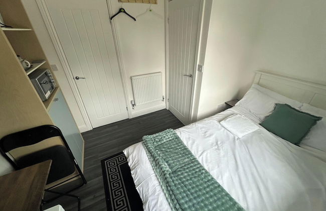 Private Room - Ensuite Bathroom - Free Parking - Foto 11