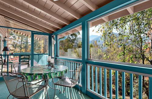 BearHavencabinfun 3 story Log Cabin Mountain View,Hot Tub, sleeps 10 - Foto 40