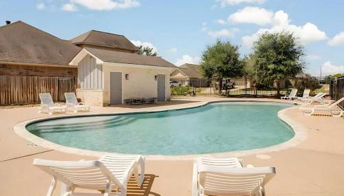 5BD - Backyard - Pool Access - 5 Mins to Texas A&M - Foto 5