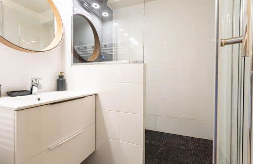 Very Bright Cocoon With Balcony Near The Slopes - Photo 8