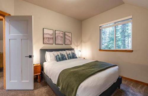 Lux Chalet with Air Hockey, Hot Tub, & Fire Place - Foto 31