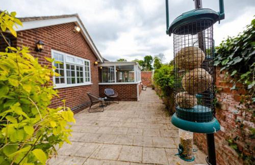 Modern 3 Bedroom Bungalow with Style & Comfort in Leicestershire - Photo 25