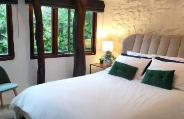 Historic Property with Stunning Views (Walk to the pub) - Foto 2