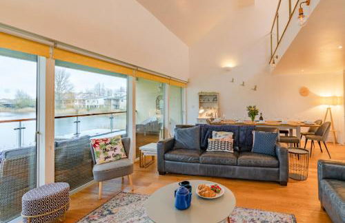 Firecrest - Photo 14