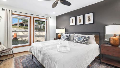 Lakeside Nest Dock on Lake Rayburn Sleeps 10 - Foto 5