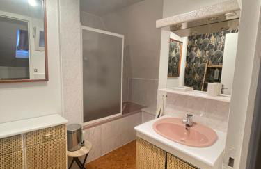 LES HORTENSIAS Spacieuse Maison en ardoise du pays FIBRE - Foto 77