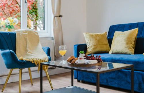 Fowler House 2 Bedroom ,Free WIFI, Parking, Crawley, Close to Gatwick Airport, Contractor friendly, business travellers - Foto 11