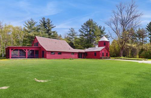 The Red Silo - Photo 1