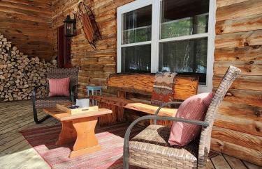 Stylish Forest Lodge with Large Hot Tub, Firepit and Fireplace minutes to Gore Mountain - Foto 53