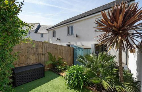 Stylish Home with Private Parking & Garden - Foto 19