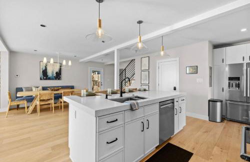 Experience the Pinnacle of Coastal Living at Harbour House - Foto 41