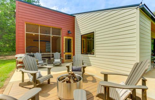 Riverfront Huntsville Cabin with Views and Kayaks! - Foto 1