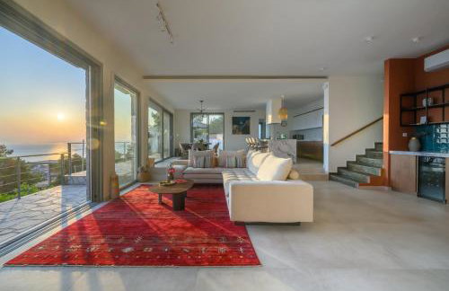 Newly Renovated Villa with Panoramic Sea Views - Foto 1