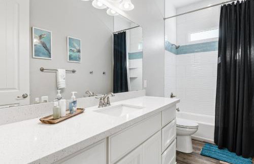 Stylish 4BR Crystal Beach Retreat Walk to Beach - Foto 26