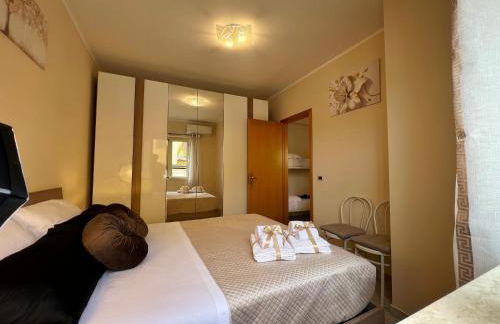 L' Antico Scoglio Appartamenti comfort Nocera Terinese Scalo - 4,7 e 11 Ospiti - Navetta Aeroporto-Stazione & Multi-Destinazioni - Piscina - Spiaggia a 300mt - Giardino e Zona pranzo all'aperto - WiFi & SmartTV - Aria Condizionata - Foto 11