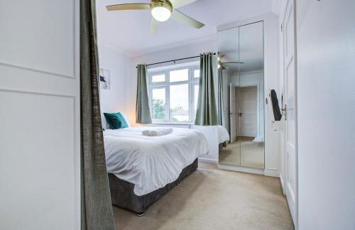 The Iver - 3BR - Spacious House - Free Parking - Photo 22