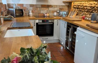 Pet Friendly, Border Cottage, Norfolk - Photo 4