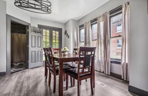 THE 1023 With Private Yard & Parking, Near Falls & Casino by Niagara Hospitality - Foto 6