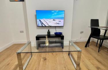 Modern 4 Bedroom House Sleeps 10 Free Parking Liverpool - Foto 4