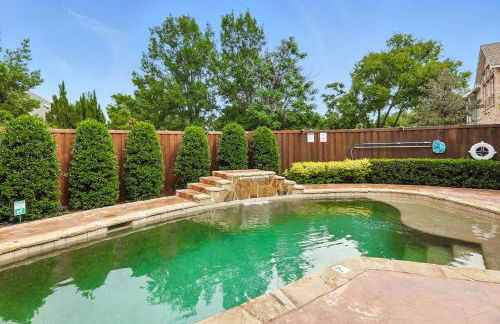 Lewisville Luxe Pool Getaway - Patio BBQ TV Room - Foto 47