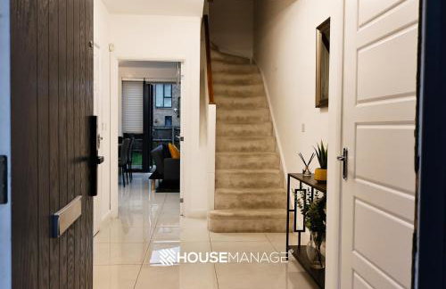 Modern Beautiful 5 bed -Sleeps 13 - Free Parking - Foto 3