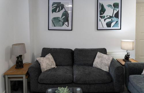 2 Bed Apt with free parking on driveway and free Wi-Fi - Photo 14