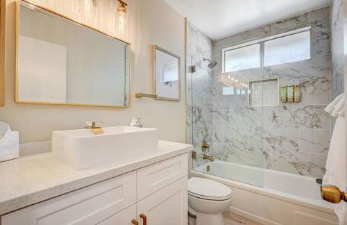 New Poolside Paradise in Vegas with BBQ and Games - Foto 16