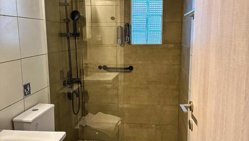 Dolphin Apartment - Photo 4, towels, Shower