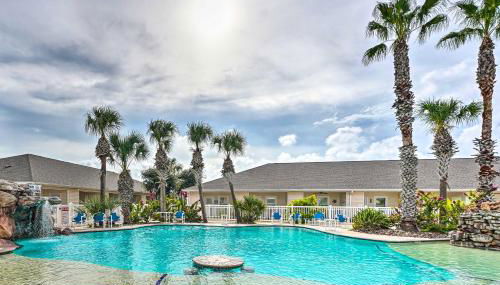 Sunny Townhome with Pool Access about 1 Mi to Beach - Foto 3